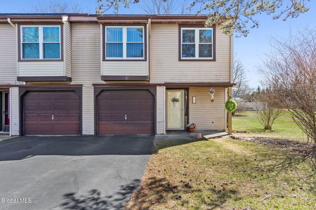 19 Kensington Square, Cohoes, NY 12047