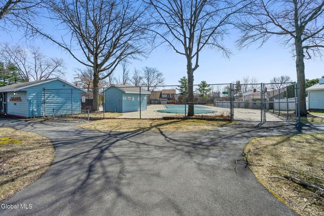 19 Kensington Square, Cohoes, NY 12047