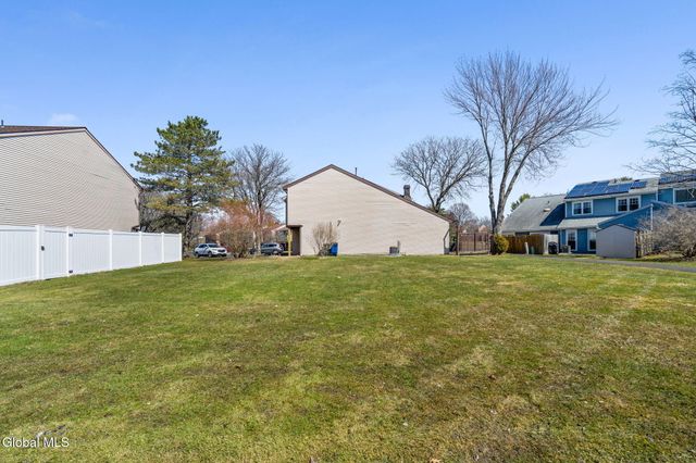 19 Kensington Square, Cohoes, NY 12047