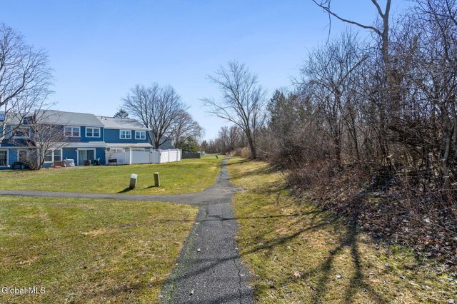 19 Kensington Square, Cohoes, NY 12047