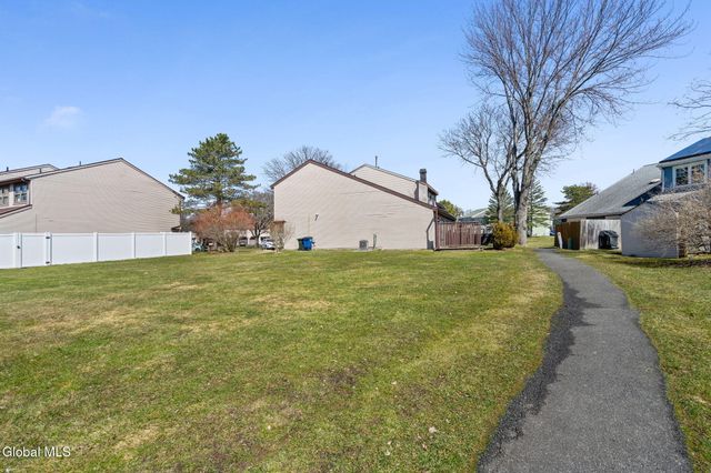 19 Kensington Square, Cohoes, NY 12047