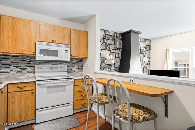 19 Kensington Square, Cohoes, NY 12047