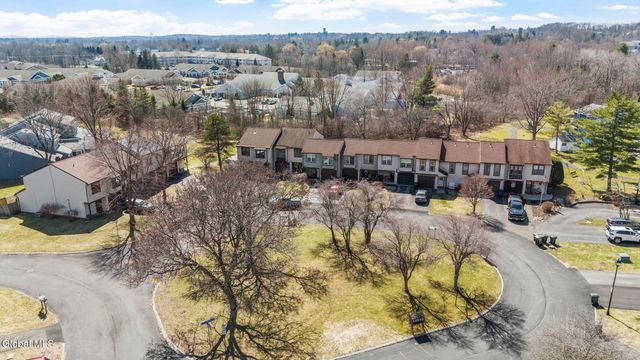 19 Kensington Square, Cohoes, NY 12047