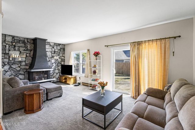 19 Kensington Square, Cohoes, NY 12047