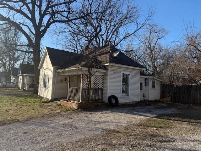 1621 W Chestnut Street, Springfield, MO 65802