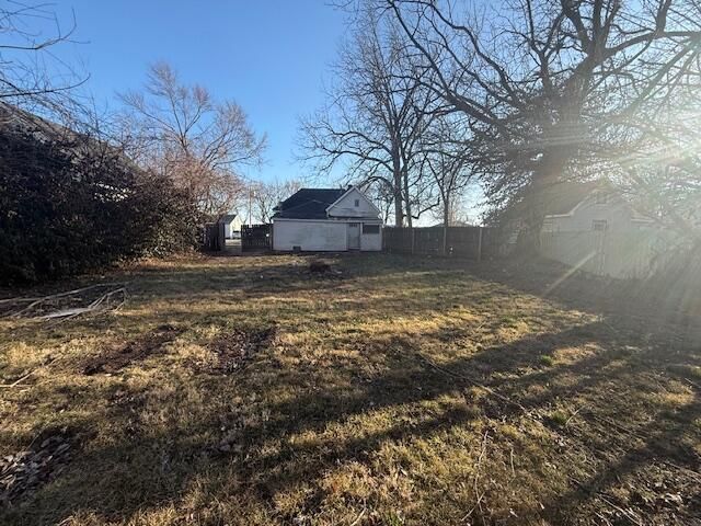 1621 W Chestnut Street, Springfield, MO 65802