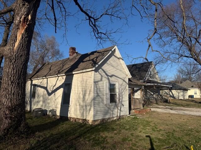 1621 W Chestnut Street, Springfield, MO 65802