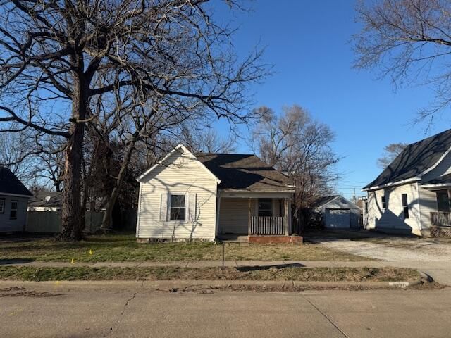 1621 W Chestnut Street, Springfield, MO 65802