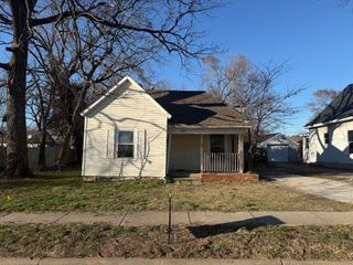 1621 W Chestnut Street, Springfield, MO 65802