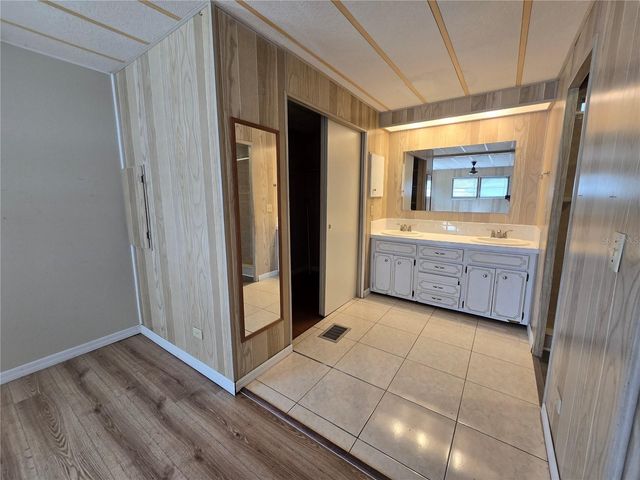 1805 BLUE LAKE DRIVE, Lakeland, FL 33801