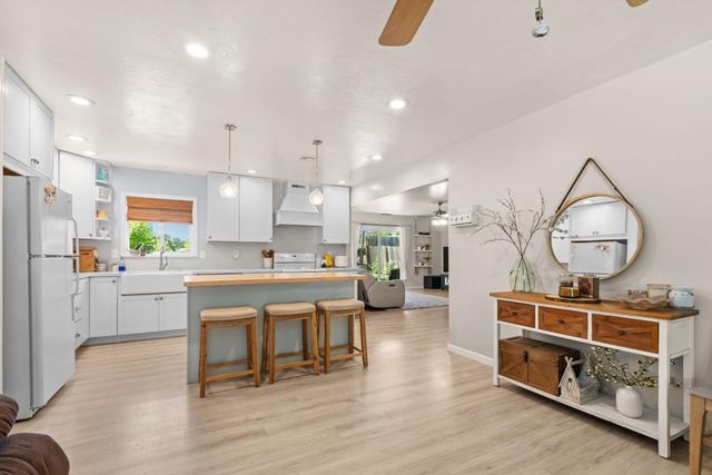 6545 miles ln, Carmichael, CA 95608