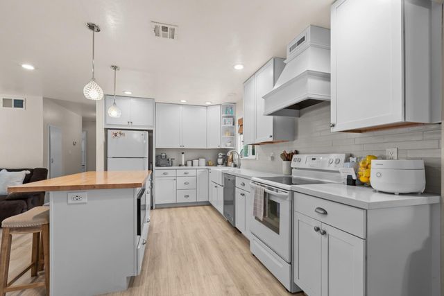 6545 miles ln, Carmichael, CA 95608