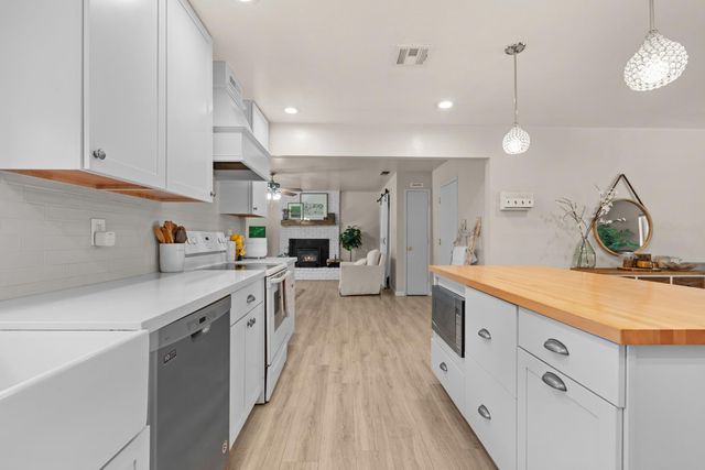 6545 miles ln, Carmichael, CA 95608