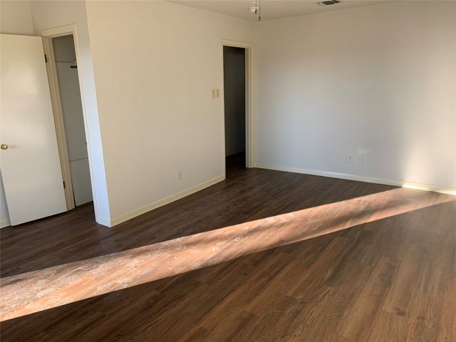 1402 S Cliff Street, Decatur, TX 76234