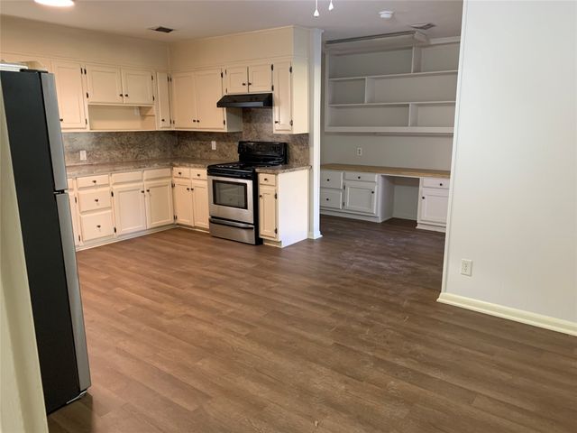 1402 S Cliff Street, Decatur, TX 76234