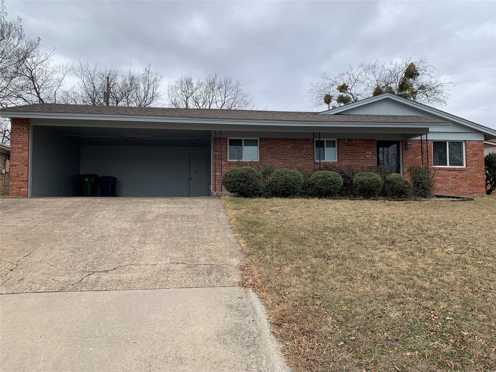 1402 S Cliff Street, Decatur, TX 76234