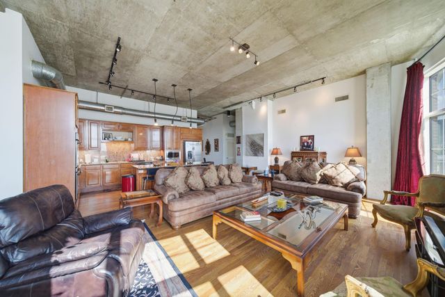 1616 Fountain View Drive 510, Houston, TX 77057