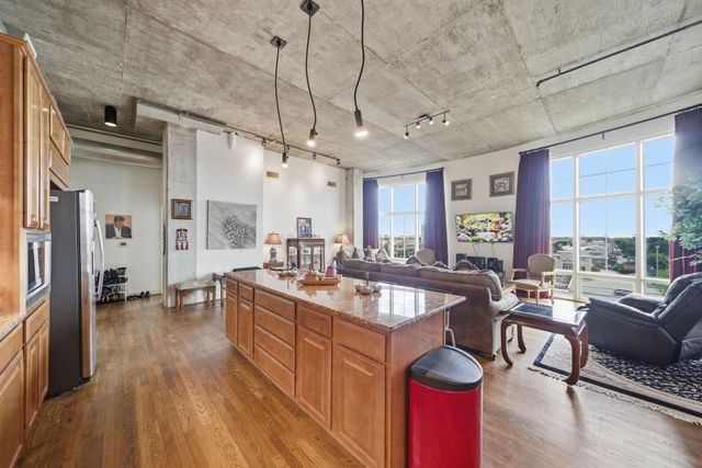 1616 Fountain View Drive 510, Houston, TX 77057