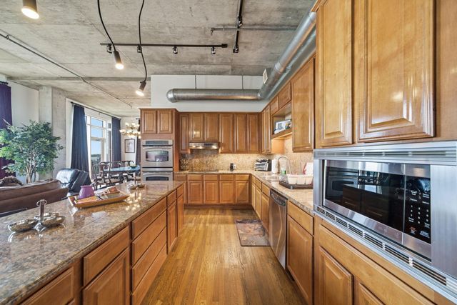 1616 Fountain View Drive 510, Houston, TX 77057