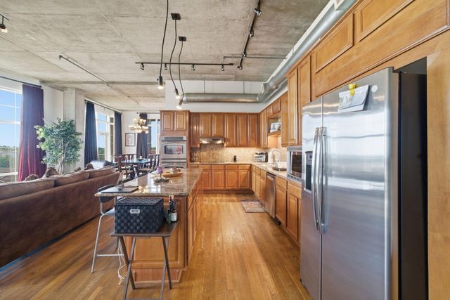 1616 Fountain View Drive 510, Houston, TX 77057