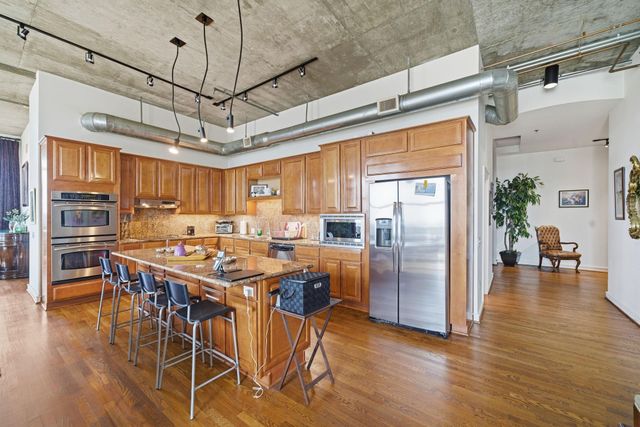 1616 Fountain View Drive 510, Houston, TX 77057