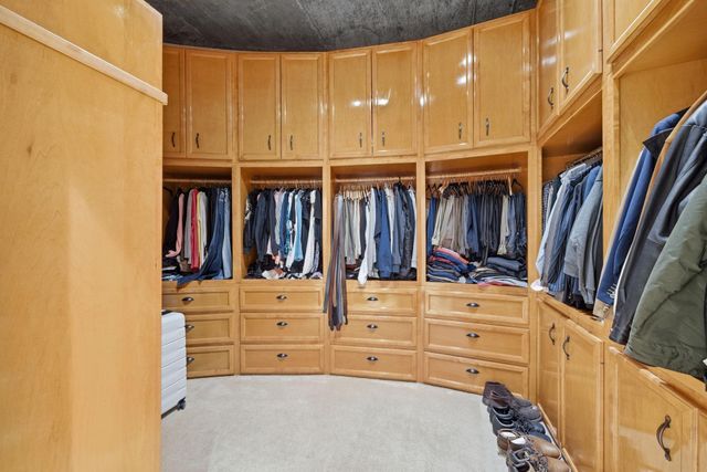 1616 Fountain View Drive 510, Houston, TX 77057