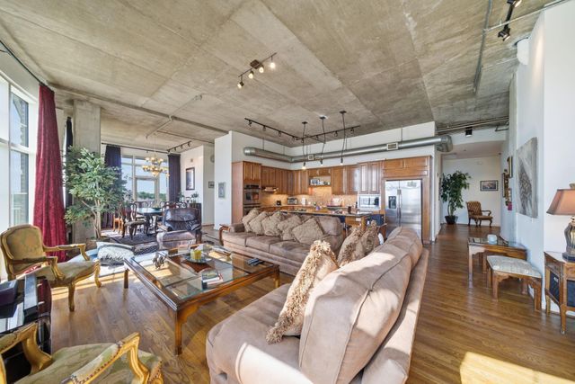 1616 Fountain View Drive 510, Houston, TX 77057