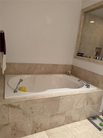 1616 Fountain View Drive 510, Houston, TX 77057