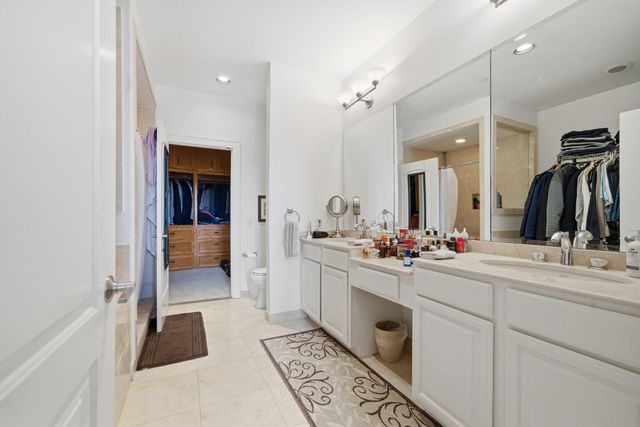 1616 Fountain View Drive 510, Houston, TX 77057