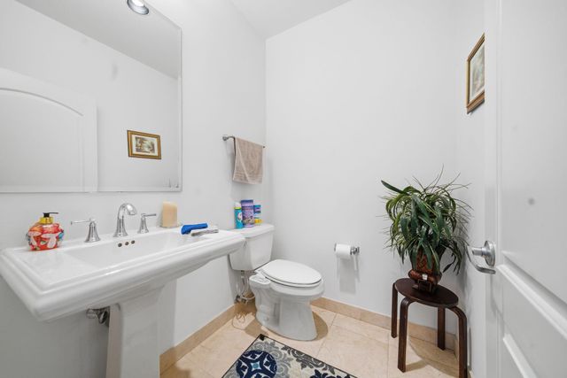 1616 Fountain View Drive 510, Houston, TX 77057