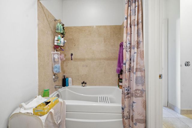 1616 Fountain View Drive 510, Houston, TX 77057