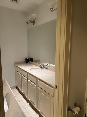 1616 Fountain View Drive 510, Houston, TX 77057