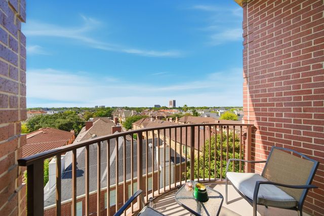 1616 Fountain View Drive 510, Houston, TX 77057