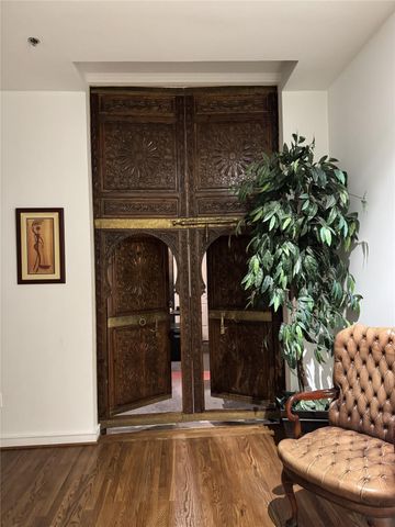 1616 Fountain View Drive 510, Houston, TX 77057