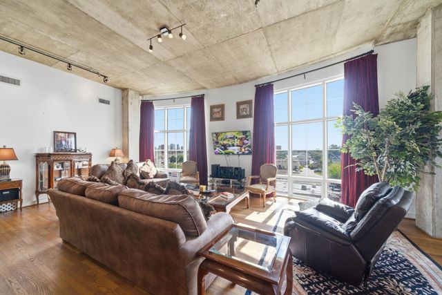 1616 Fountain View Drive 510, Houston, TX 77057