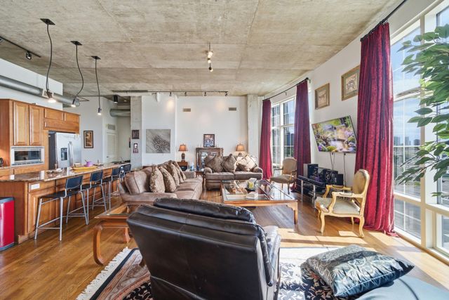 1616 Fountain View Drive 510, Houston, TX 77057