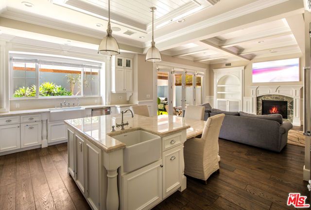 12142 Hollyglen Place, Studio City (los Angeles), CA 91604