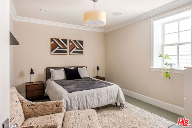 12142 Hollyglen Place, Studio City (los Angeles), CA 91604
