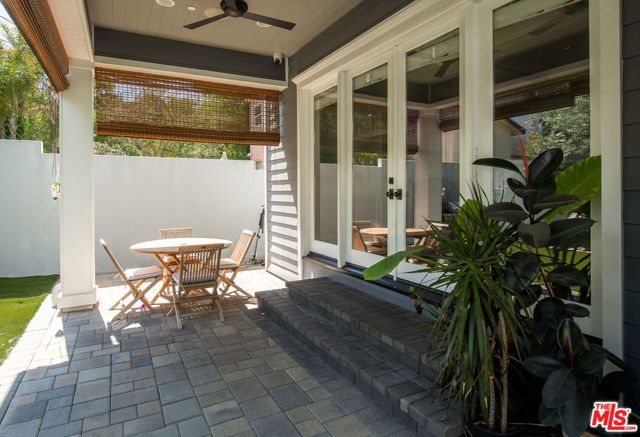 12142 Hollyglen Place, Studio City (los Angeles), CA 91604