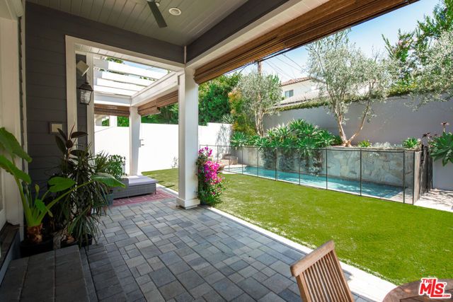 12142 Hollyglen Place, Studio City (los Angeles), CA 91604