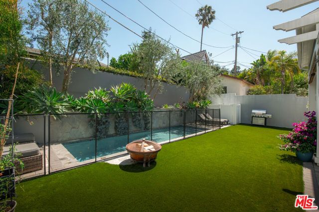 12142 Hollyglen Place, Studio City (los Angeles), CA 91604
