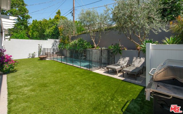 12142 Hollyglen Place, Studio City (los Angeles), CA 91604