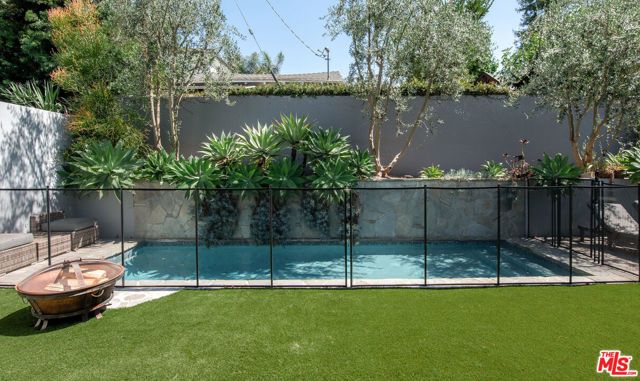 12142 Hollyglen Place, Studio City (los Angeles), CA 91604