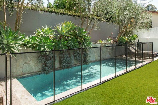 12142 Hollyglen Place, Studio City (los Angeles), CA 91604