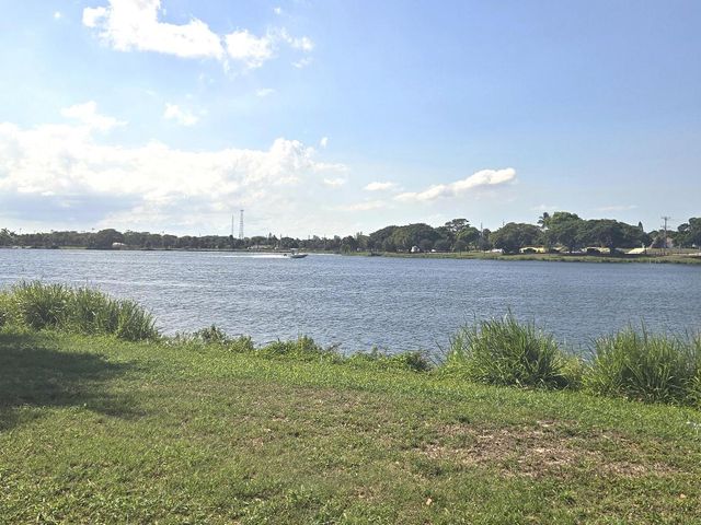 2011 Mark Avenue, Lake Worth Beach, FL 33461