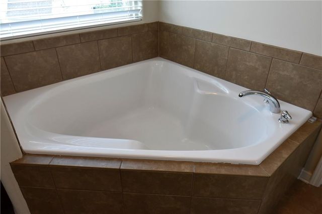 1805 Kingsbridge Court, Suwanee, GA 30024