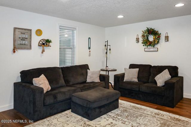 8360 MUDLAKE Road, Macclenny, FL 32063