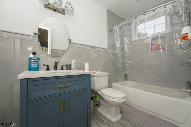 25 Rossiter Ave, Paterson City, NJ 07502