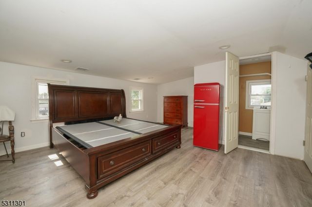 25 Rossiter Ave, Paterson City, NJ 07502