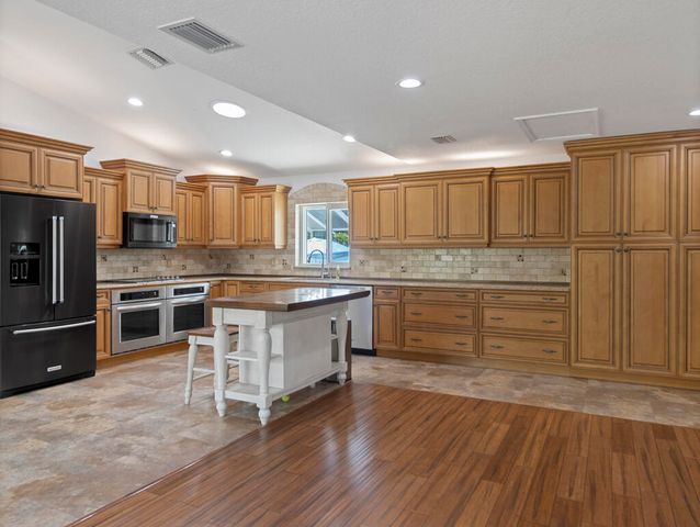 13676 N 85th Road N, West Palm Beach, FL 33412